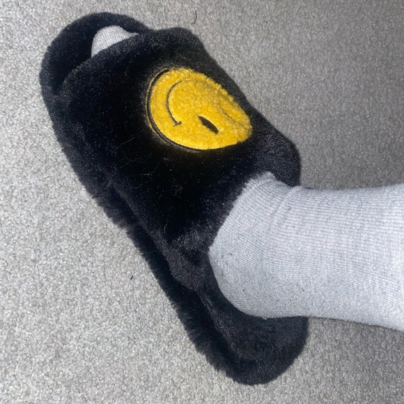 Steven Madden Black Fluffy Smile Face Slippers Women | Steven Madden | US L - Picture 7 of 7